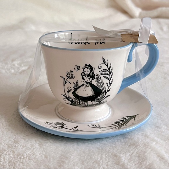 Alice In Wonderland Tea Set NWT - Picture 1 of 7
